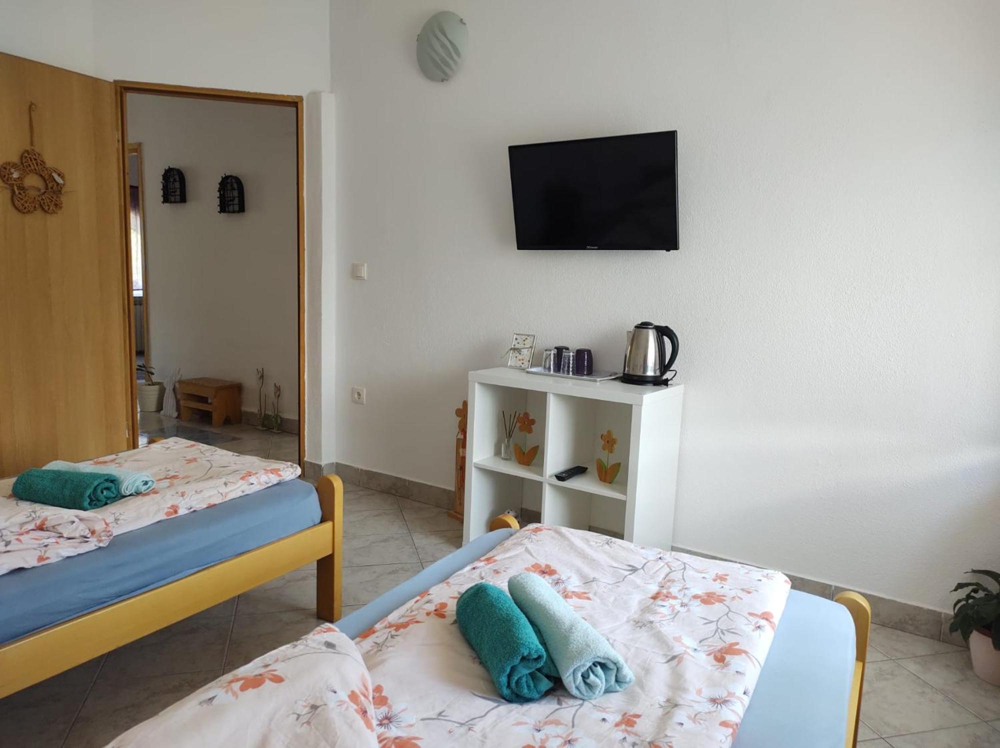 Apartment Ada Bed & Breakfast Gračac Cameră foto